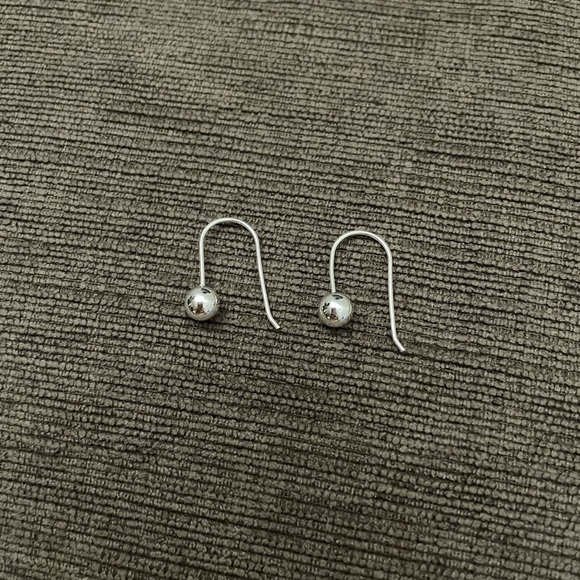 Sterling silver ball earring - Picture 1 of 3